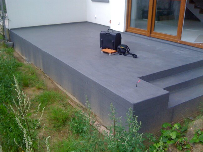 Terraza protegida con impermeabilización en forma de lámina líquida