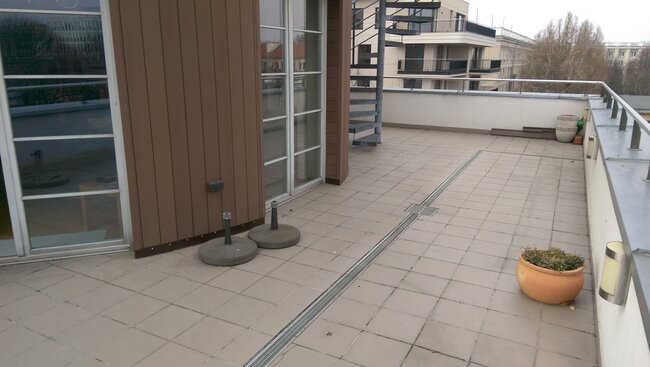 Terraza adherida antes de la renovación