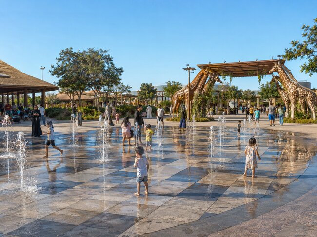 Soportes bajo la superficie de la fuente en Dubai Safari Park