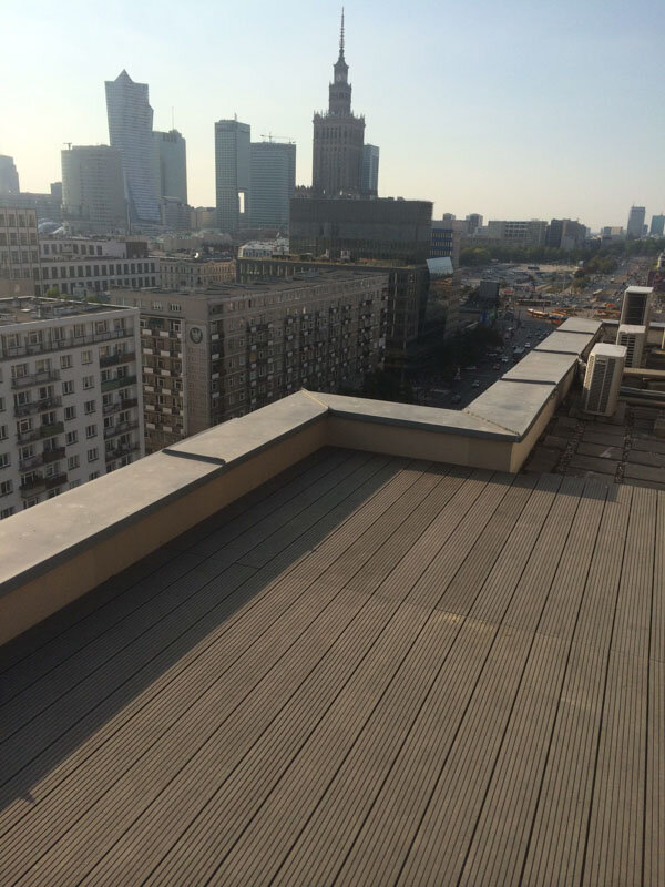 Soportes de Terraza en azotea plana con vistas al panorama de la ciudad
