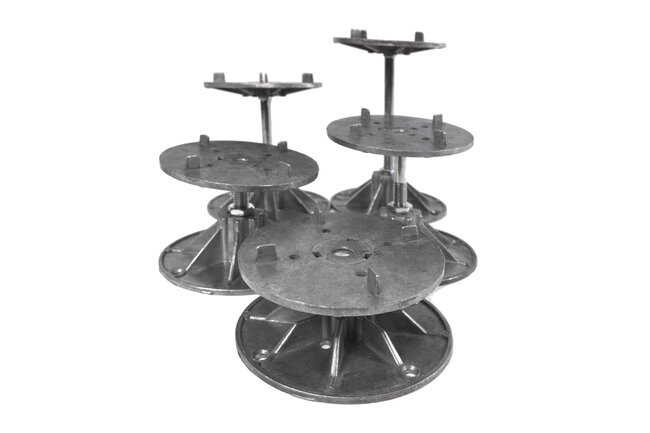 Soportes de terraza metálicos regulables NRO para suelos elevados