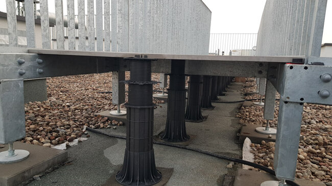 Soportes de terraza regulables de altura para suelo ventilado