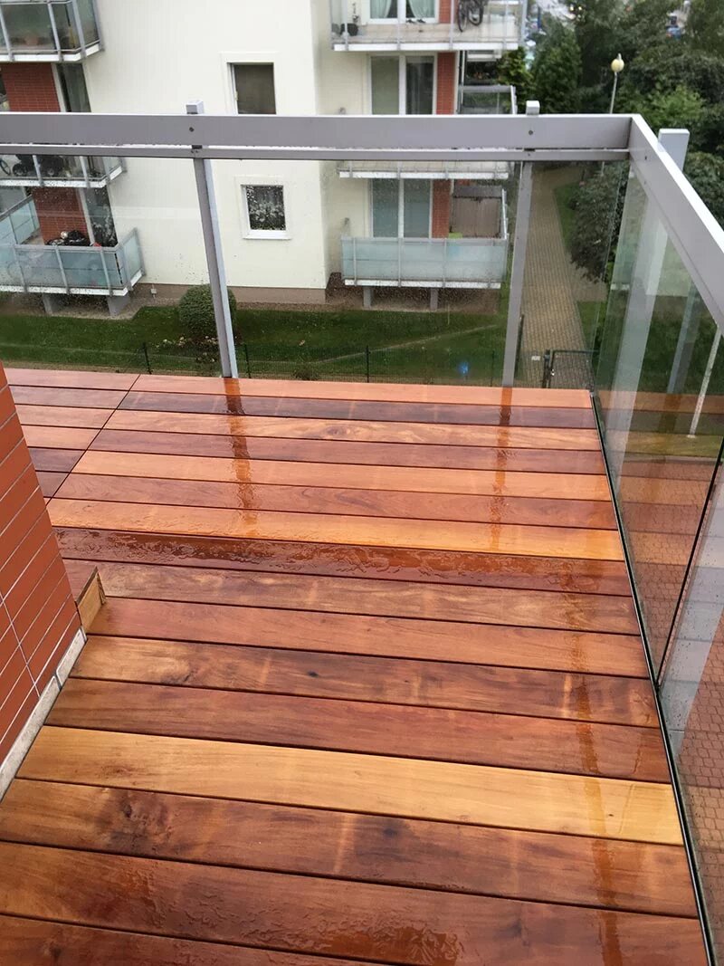 Ejemplo de terraza con suelo técnico con madera