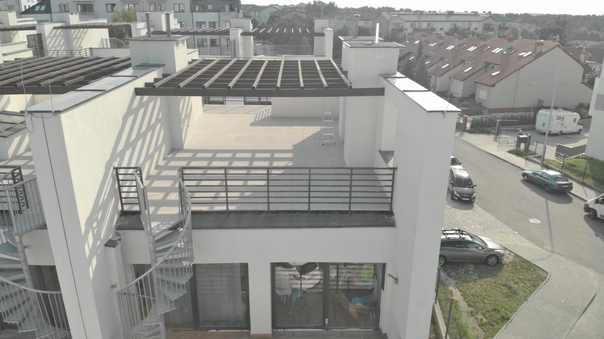 Ejemplo de terraza con suelo técnico sobre terreno