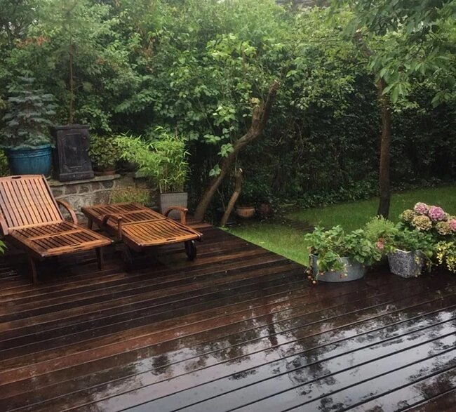 Foto durante la renovación de la terraza que fue realizada en tecnología tradicional de adhesivo
