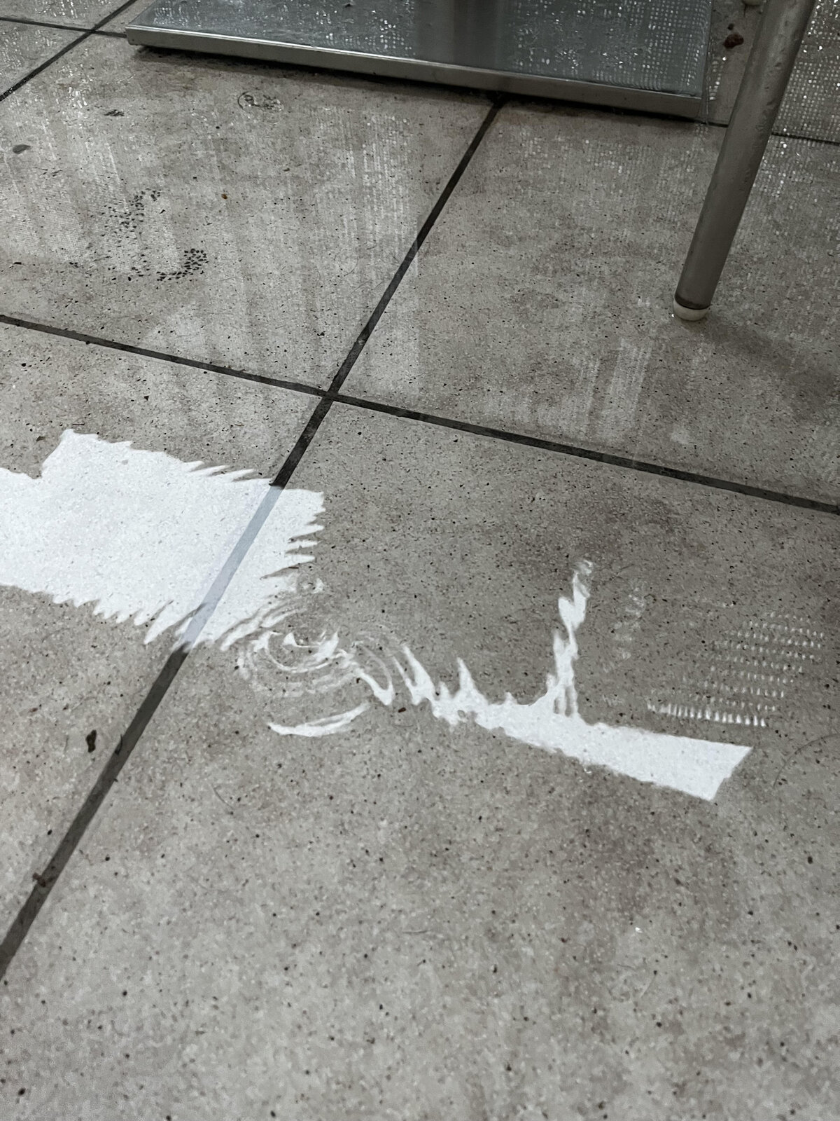 Agua estancada en terraza encolada