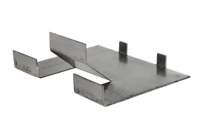 Montaje del revestimiento vertical con baldosas de terraza mediante clips de esquina