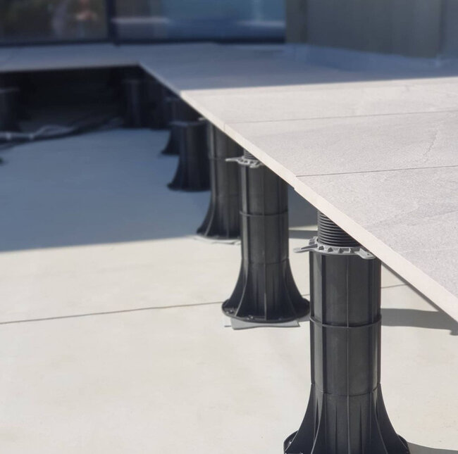 Alta plots soporte regulables para baldosas cerámicas en terraza con suelo técnico
