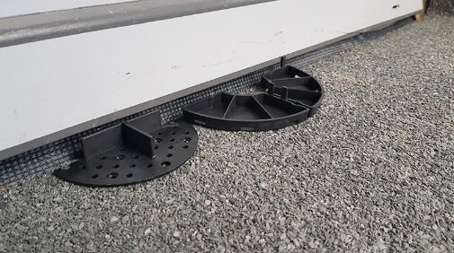 Paso a paso montaje de baldosas de terraza sobre soportes 6